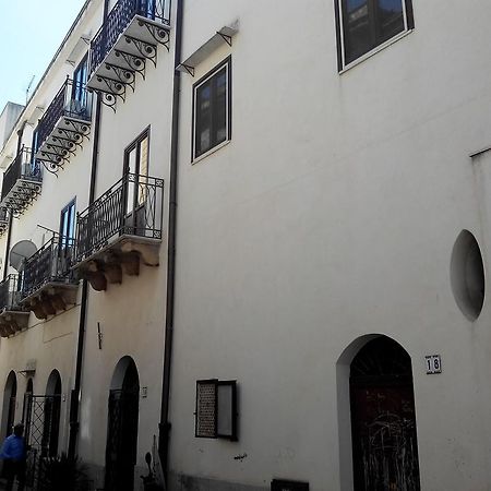 Little House Inside Capo'S Market Apartment Palermo Exterior photo